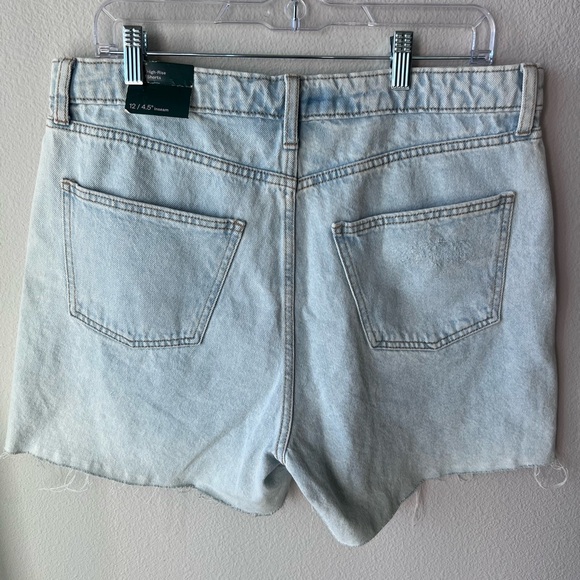 Wild Fable Light Wash Distressed Jean Shorts Size 12 - Picture 3 of 3